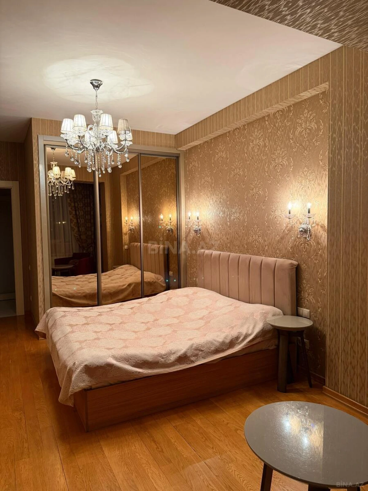 Satılır 3 otaqlı mənzil 130 m²