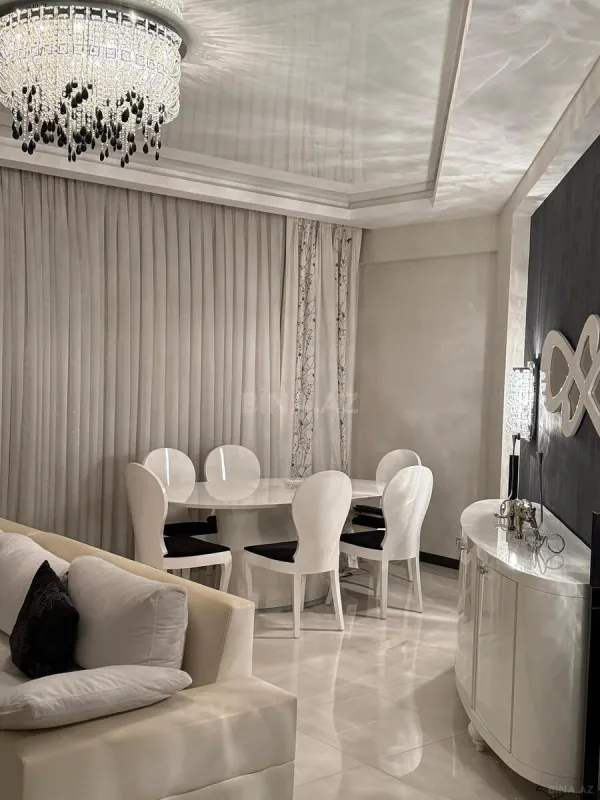 Satılır 3 otaqlı mənzil 130 m²