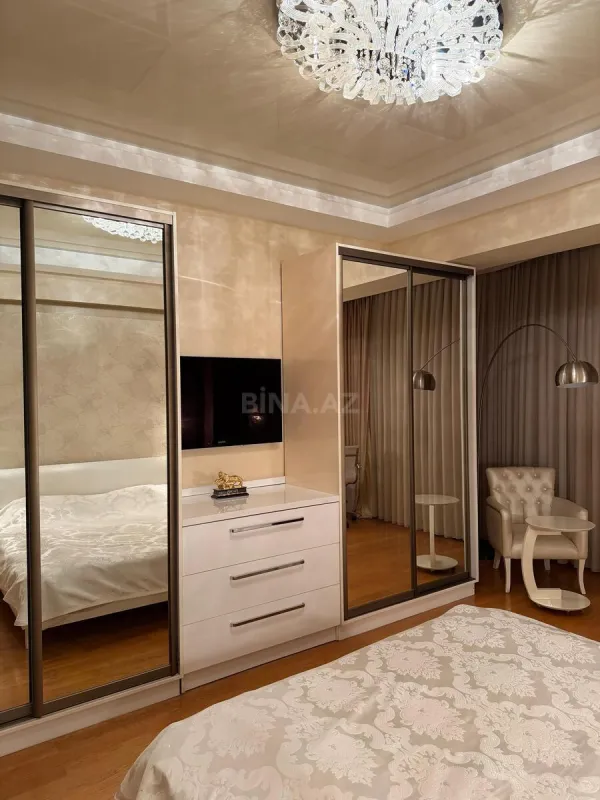 Satılır 3 otaqlı mənzil 130 m²