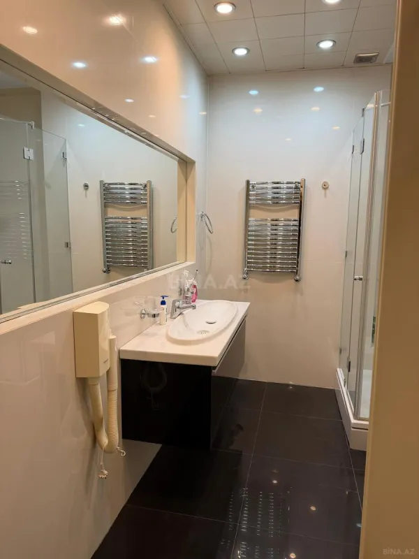 Satılır 3 otaqlı mənzil 130 m²