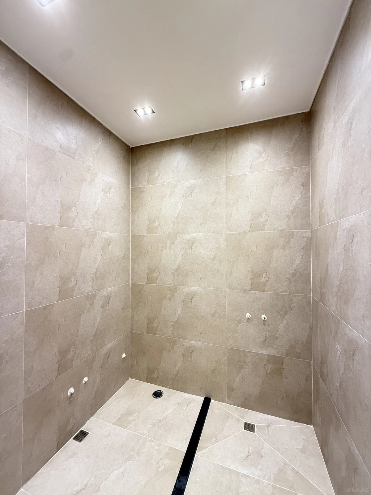 Satılır 4 otaqlı həyət evi 200 m²