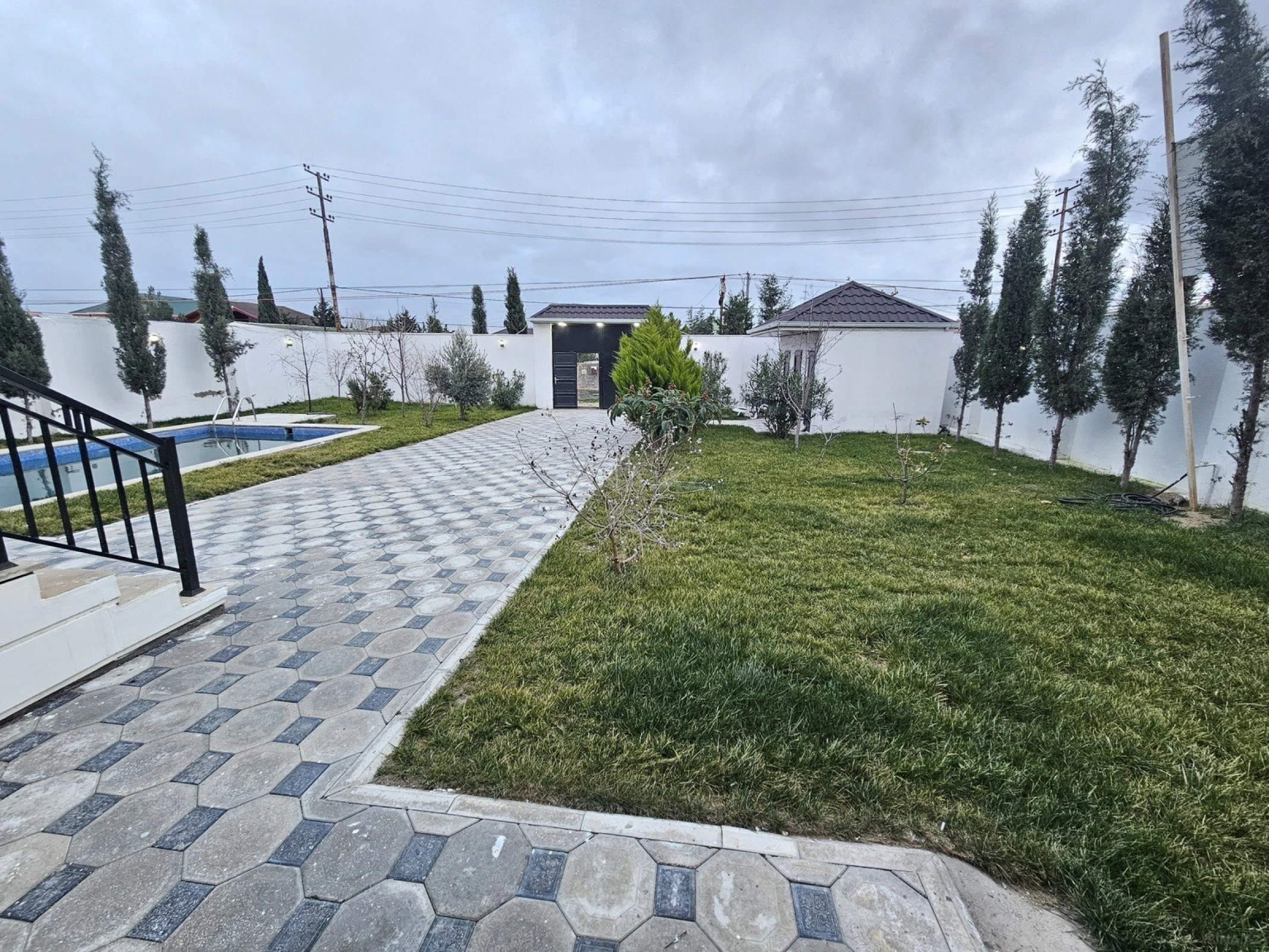 Satılır 5 otaqlı həyət evi 250 m²