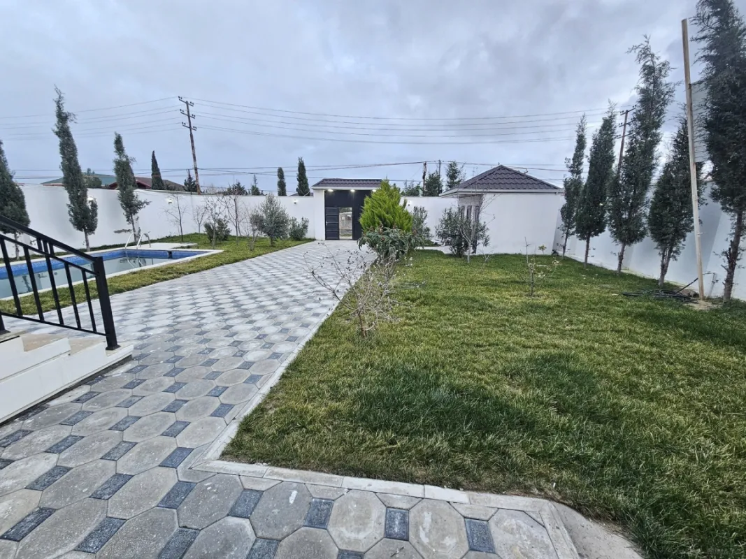 Satılır 5 otaqlı həyət evi 250 m²