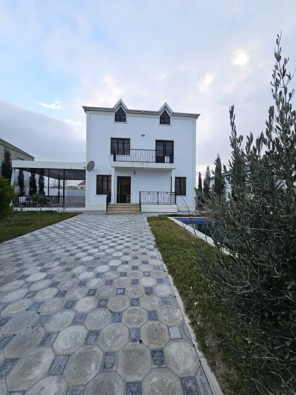 Satılır 5 otaqlı həyət evi 250 m²