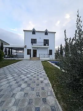 Satılır 5 otaqlı həyət evi 250 m²