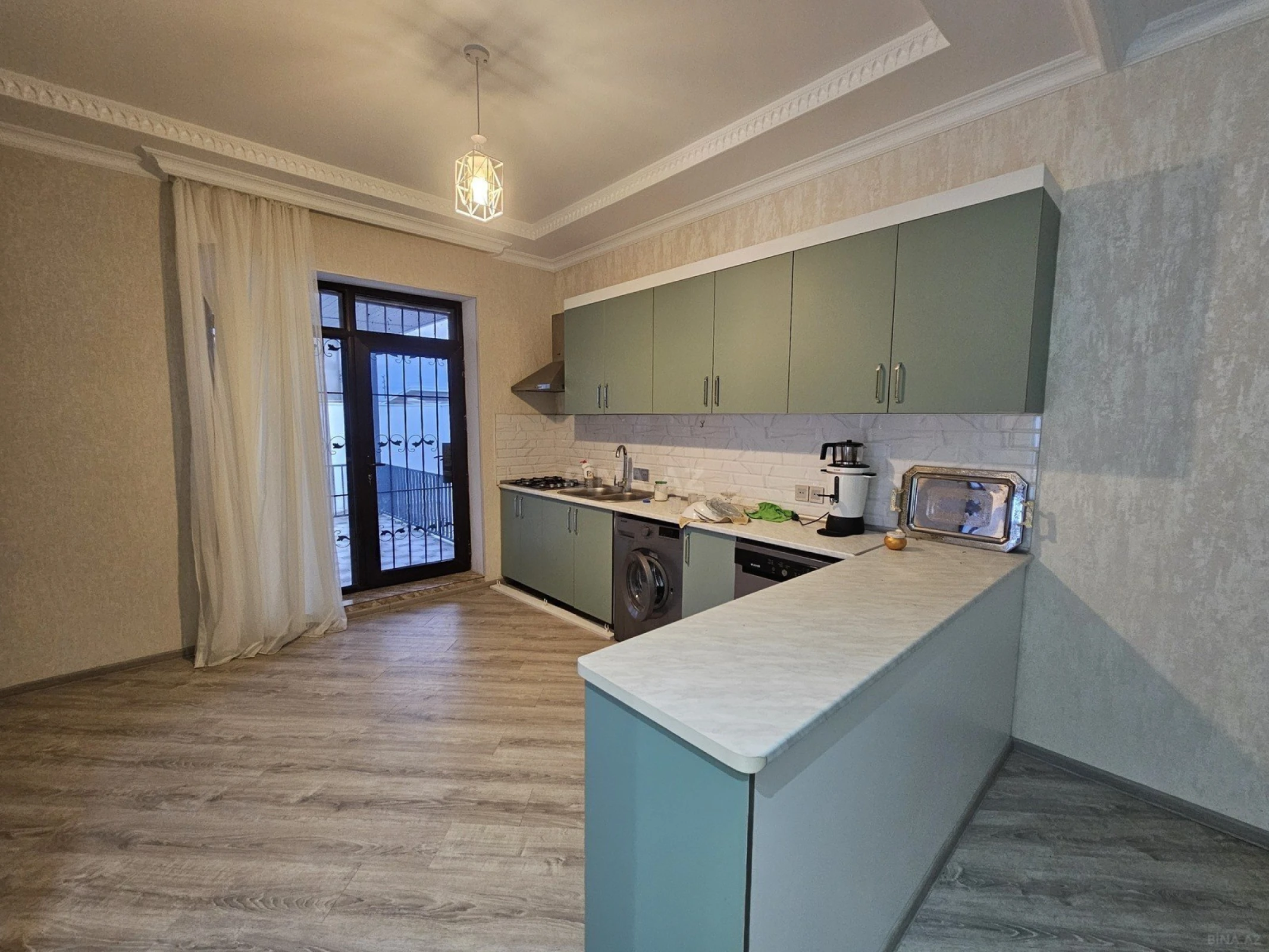 Satılır 5 otaqlı həyət evi 250 m²