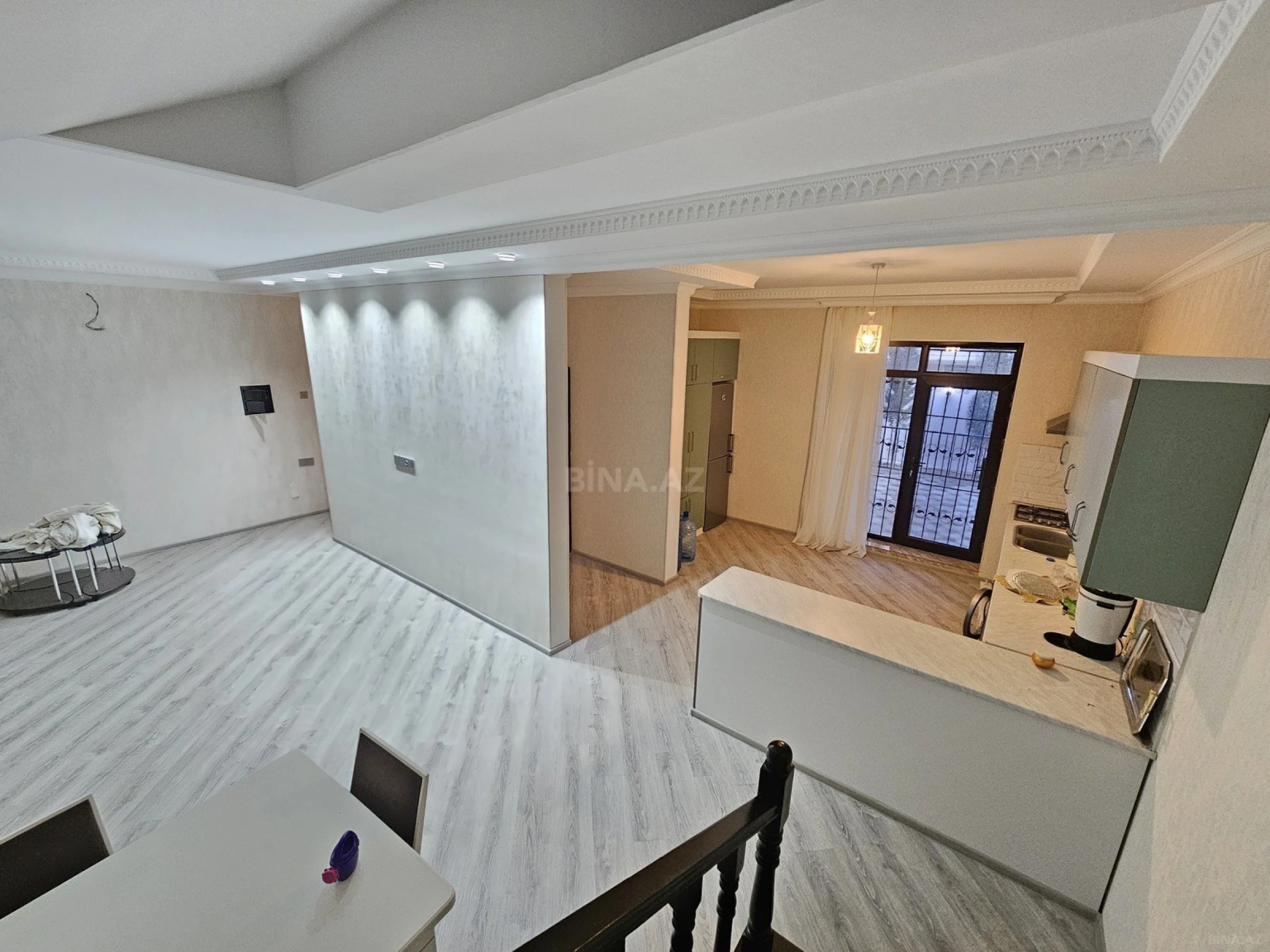 Satılır 5 otaqlı həyət evi 250 m²