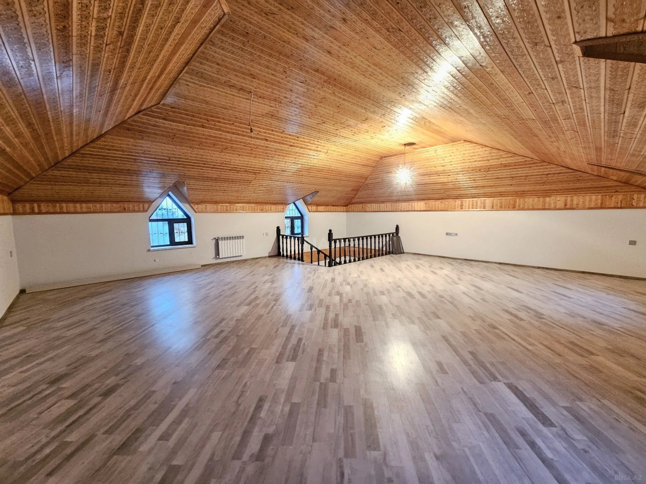 Satılır 5 otaqlı həyət evi 250 m²