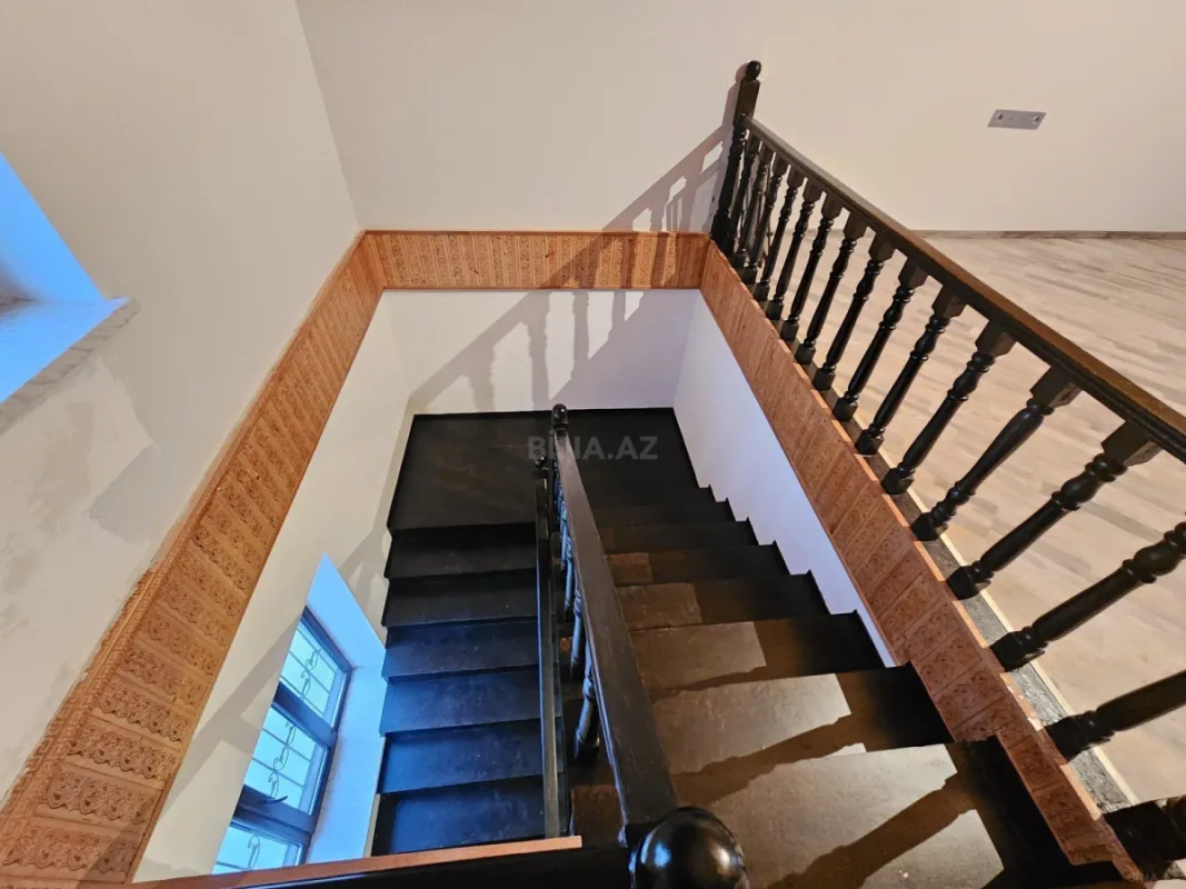 Satılır 5 otaqlı həyət evi 250 m²