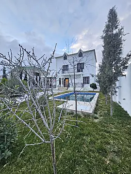 Satılır 5 otaqlı həyət evi 250 m²