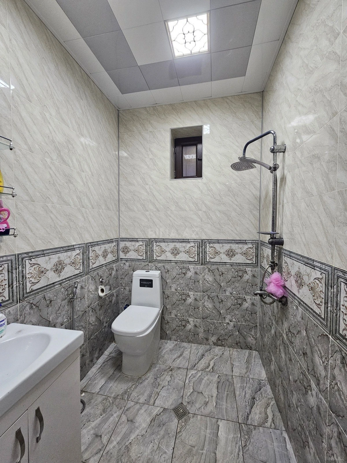 Satılır 5 otaqlı həyət evi 250 m²
