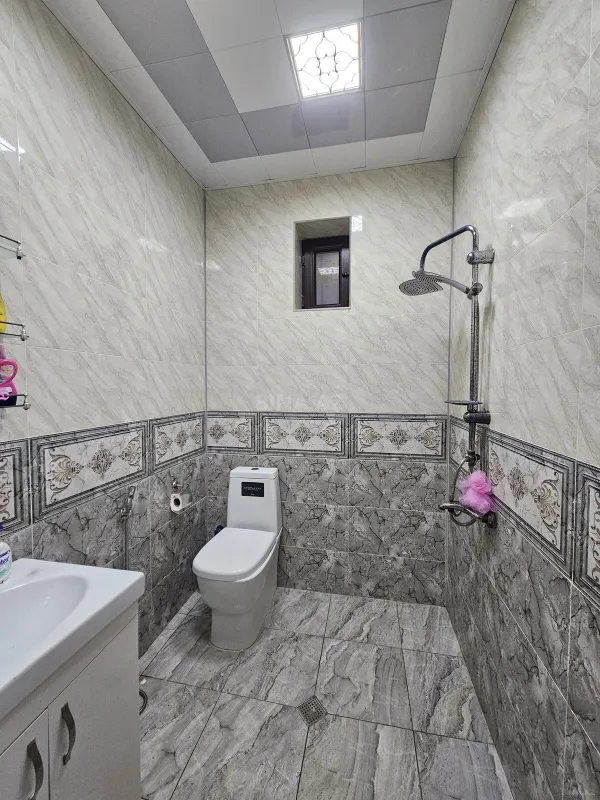 Satılır 5 otaqlı həyət evi 250 m²