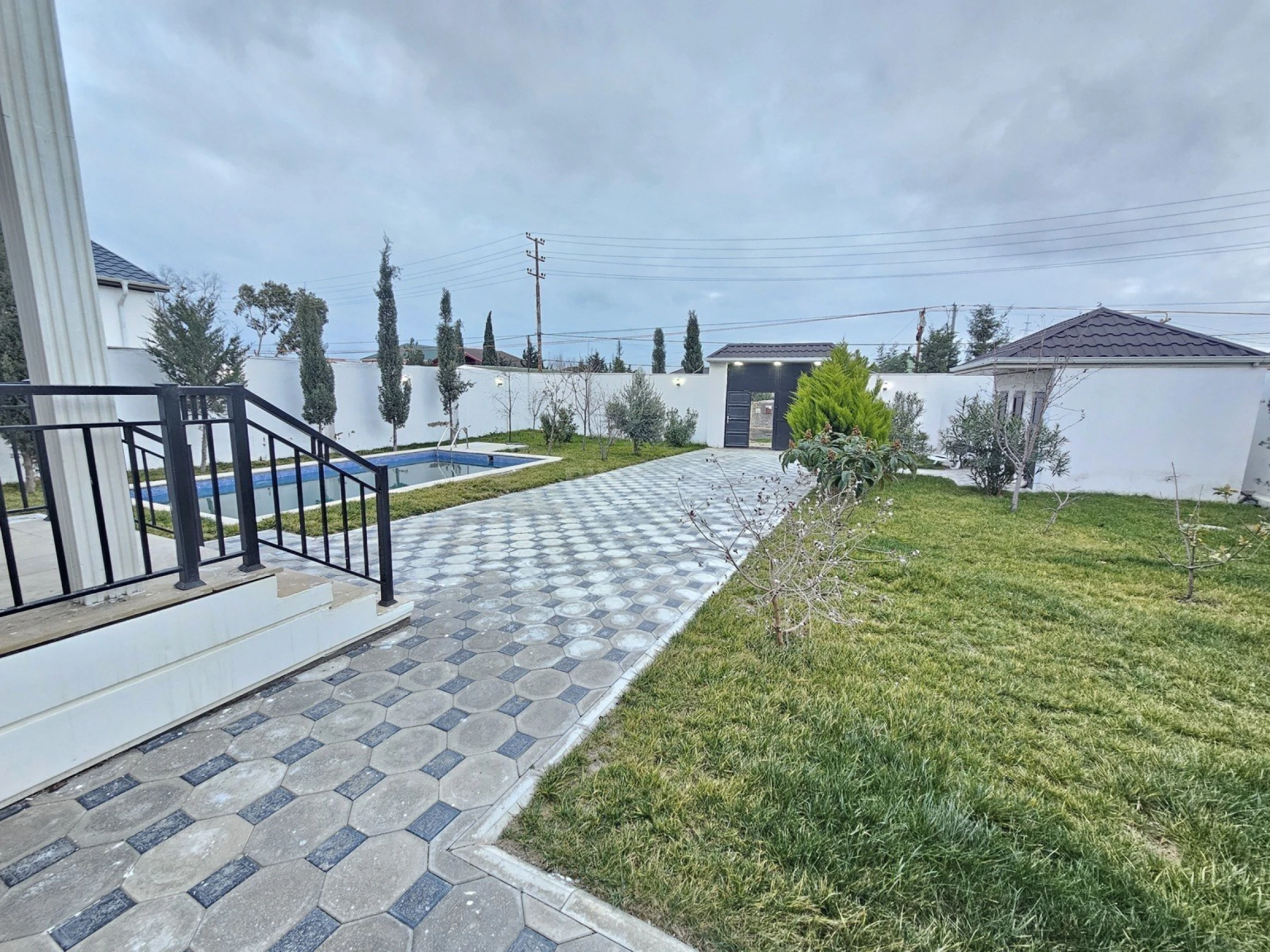 Satılır 5 otaqlı həyət evi 250 m²