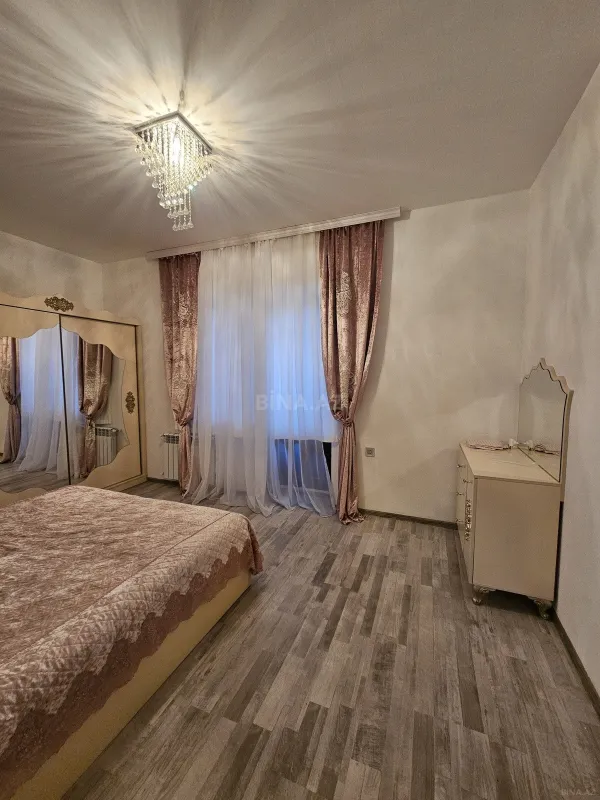 Satılır 5 otaqlı həyət evi 250 m²