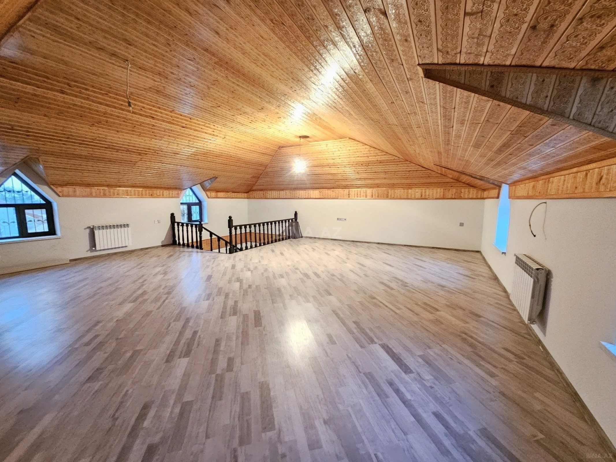 Satılır 5 otaqlı həyət evi 250 m²