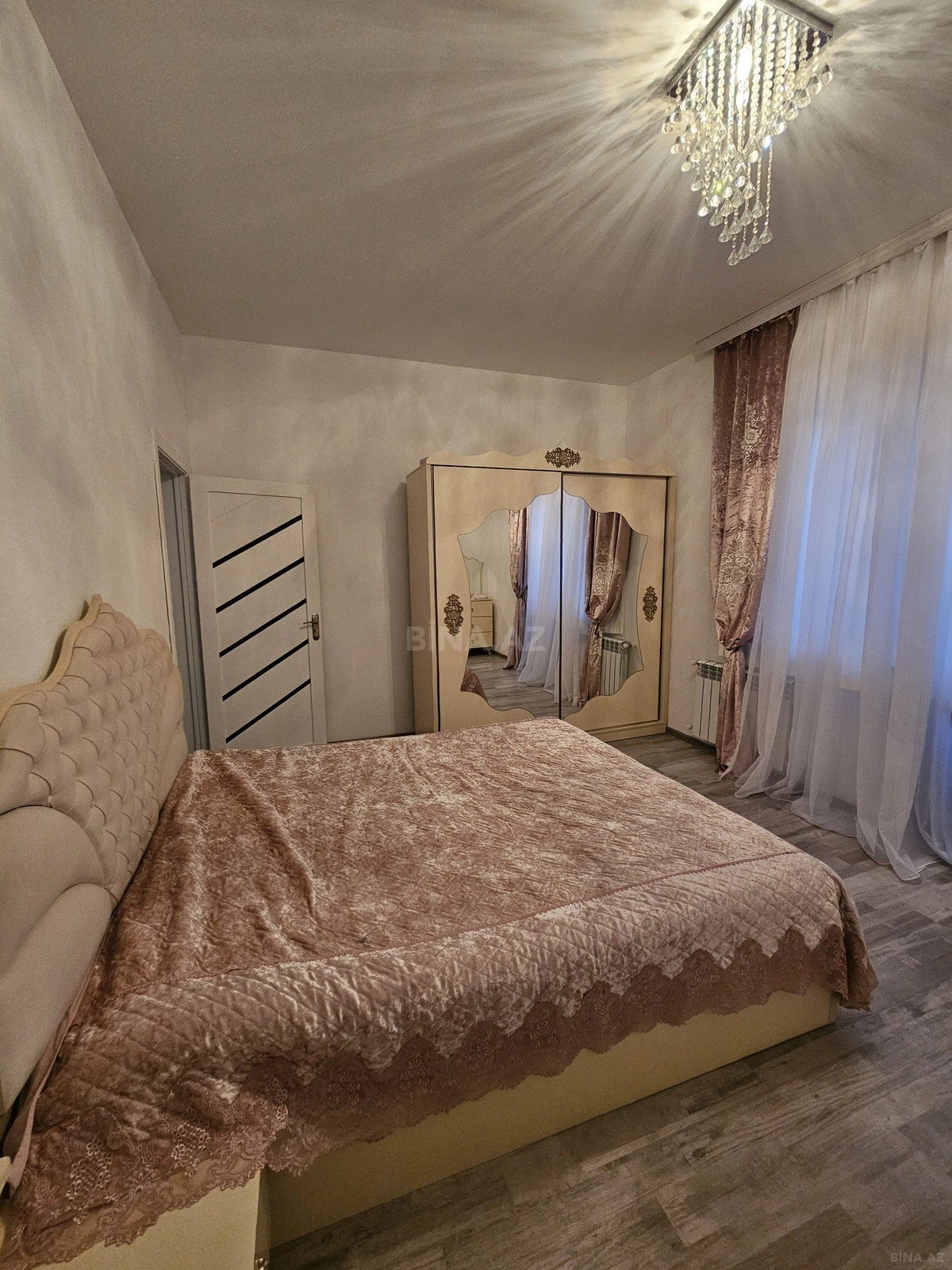 Satılır 5 otaqlı həyət evi 250 m²