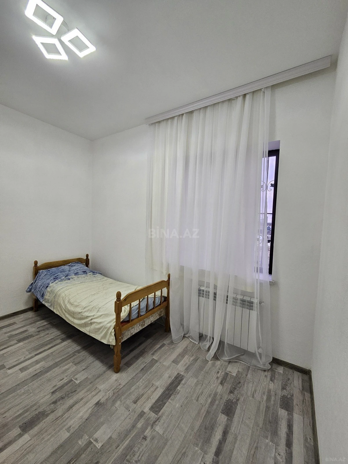 Satılır 5 otaqlı həyət evi 250 m²