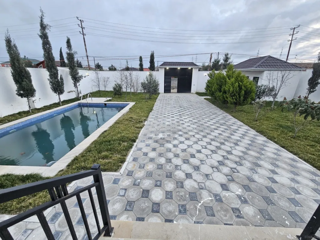 Satılır 5 otaqlı həyət evi 250 m²
