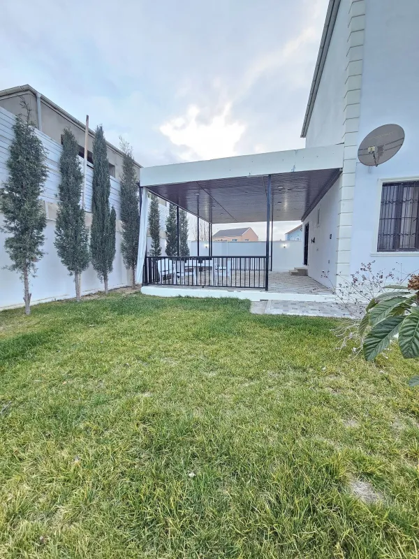 Satılır 5 otaqlı həyət evi 250 m²