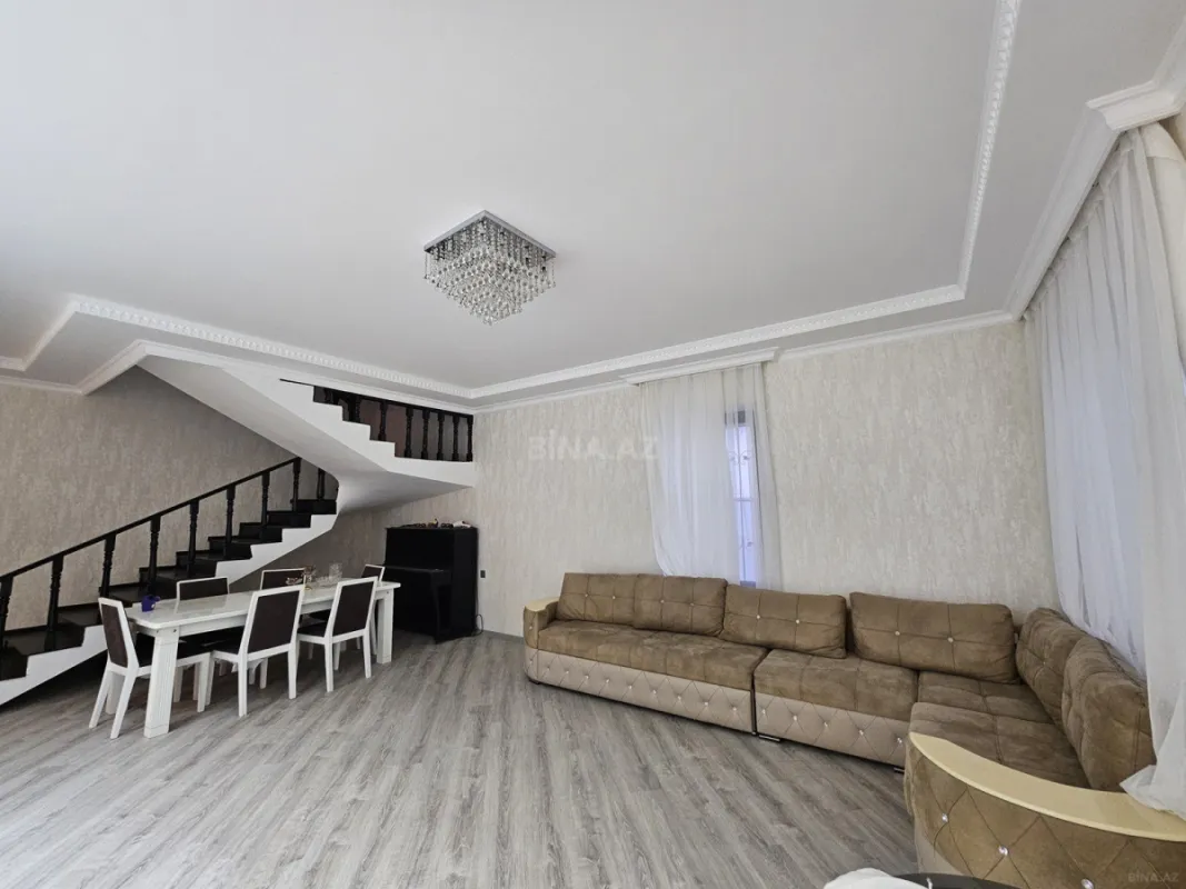 Satılır 5 otaqlı həyət evi 250 m²