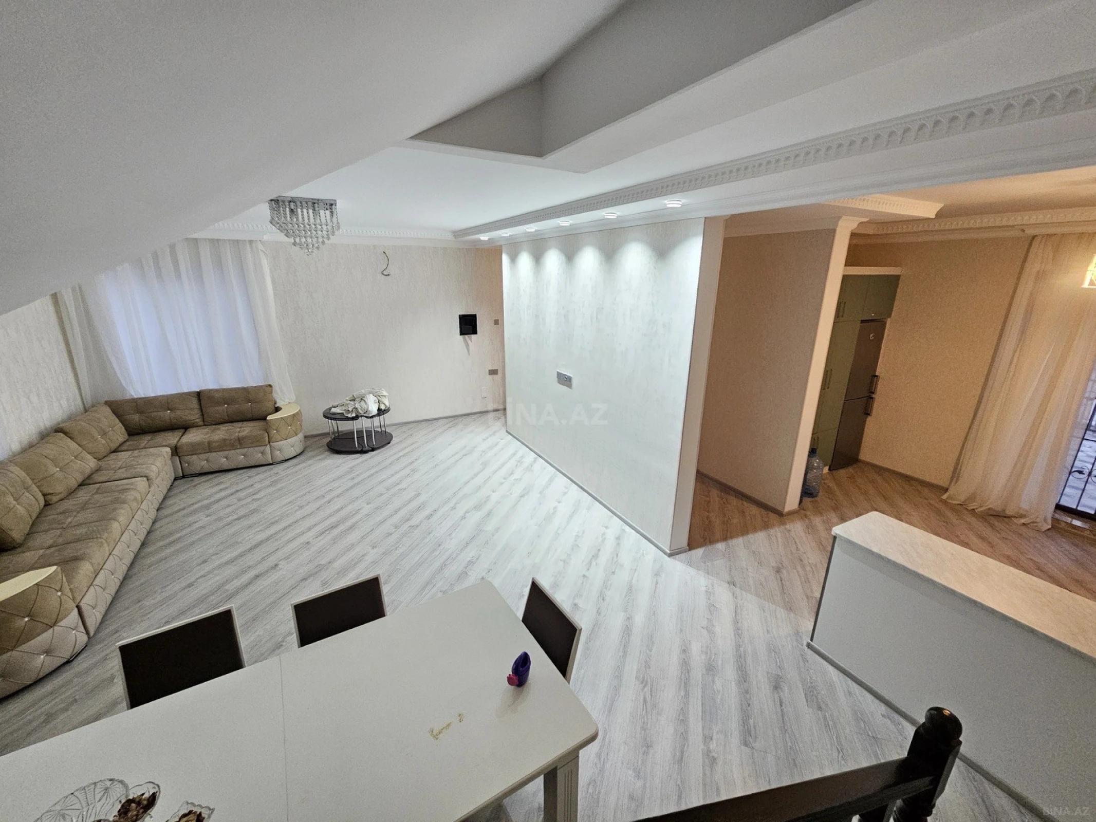 Satılır 5 otaqlı həyət evi 250 m²