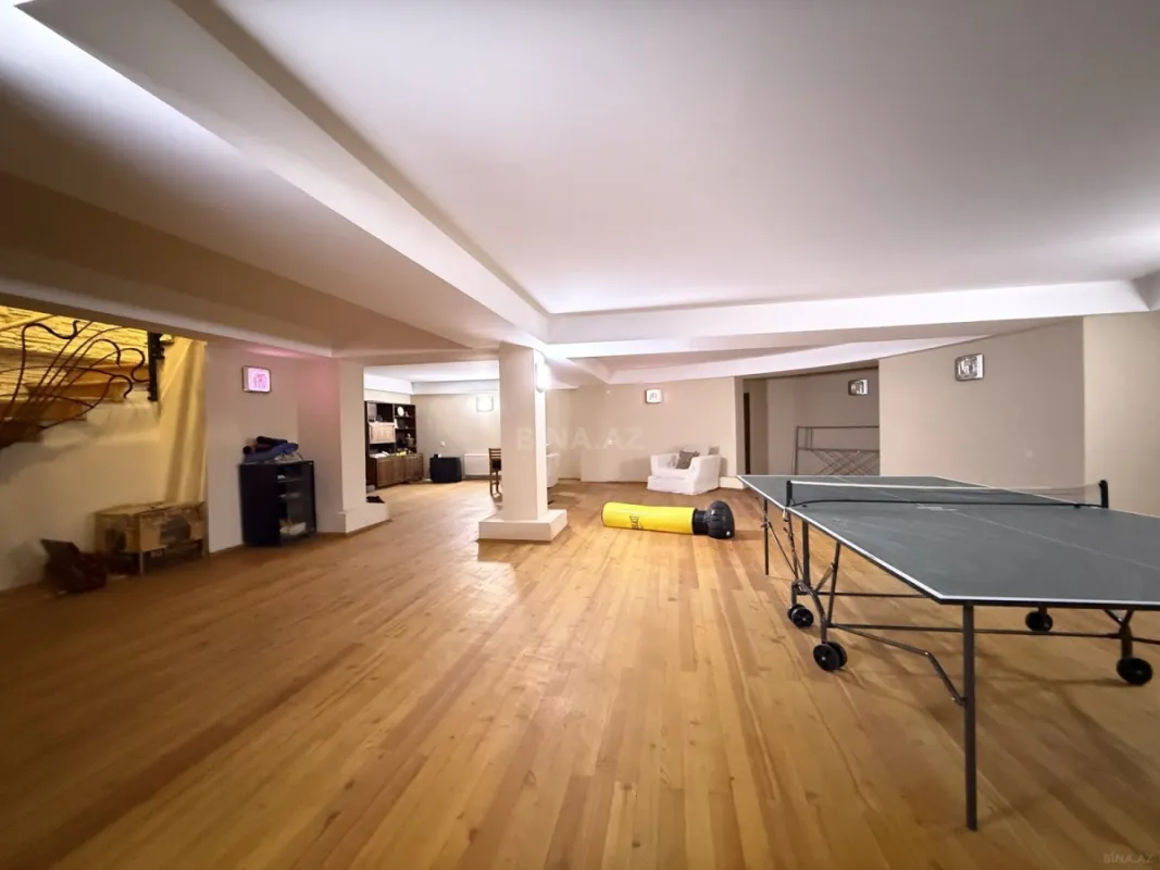 Satılır 8 otaqlı həyət evi 600 m²