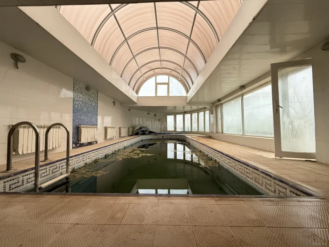 Satılır 8 otaqlı həyət evi 600 m²