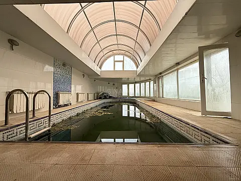 Satılır 8 otaqlı həyət evi 600 m²