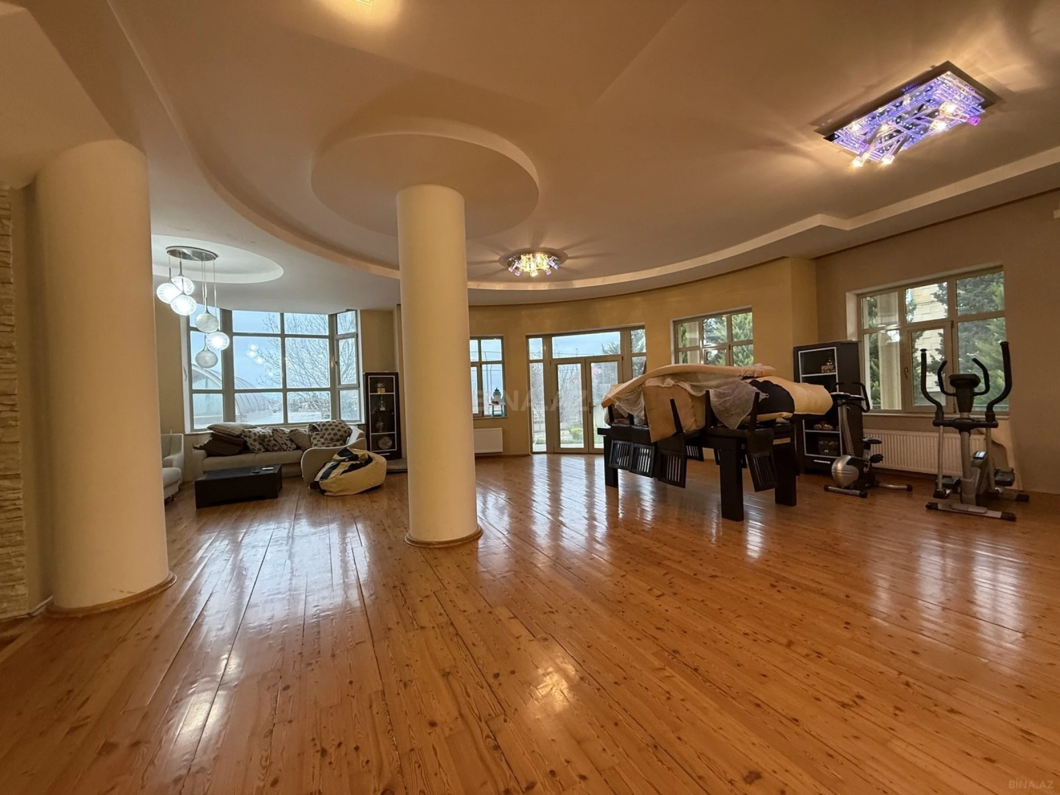 Satılır 8 otaqlı həyət evi 600 m²