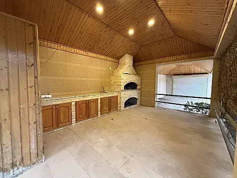 Satılır 8 otaqlı həyət evi 600 m²