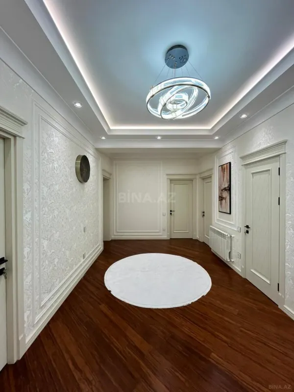 Satılır 4 otaqlı mənzil 191 m²