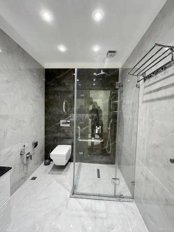 Satılır 4 otaqlı mənzil 191 m²