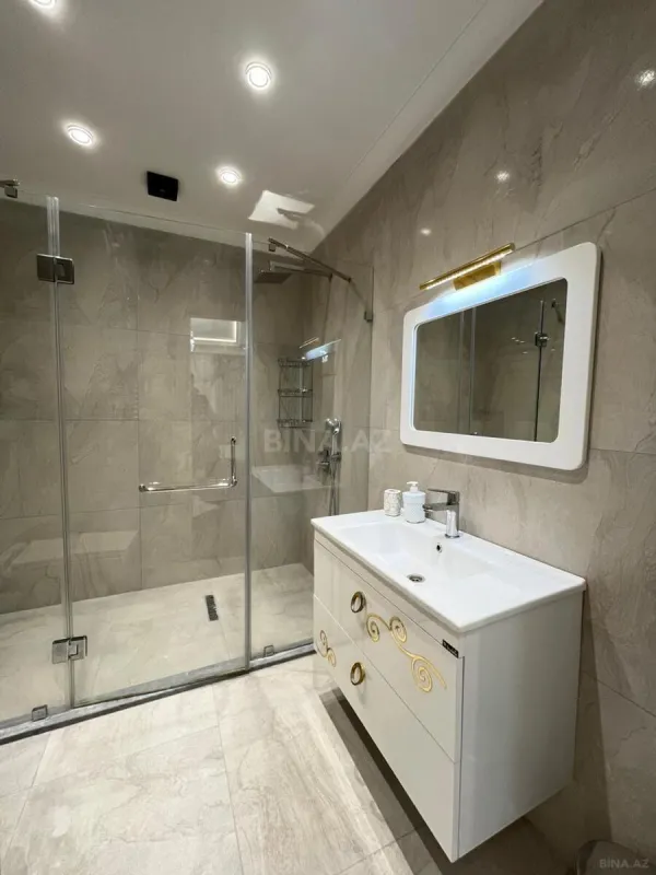 Satılır 4 otaqlı mənzil 191 m²