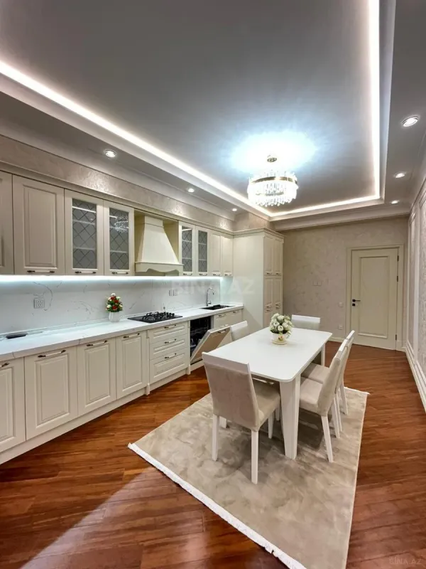 Satılır 4 otaqlı mənzil 191 m²