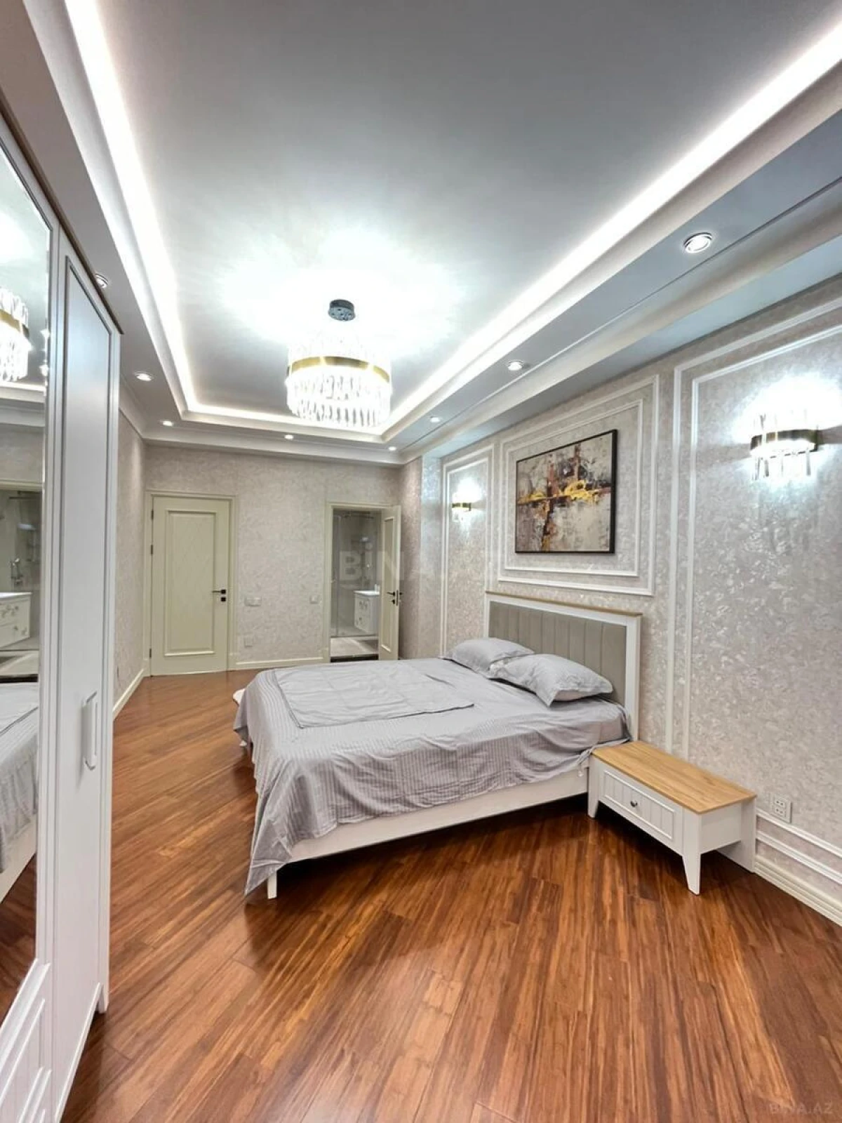 Satılır 4 otaqlı mənzil 191 m²