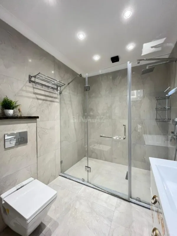 Satılır 4 otaqlı mənzil 191 m²