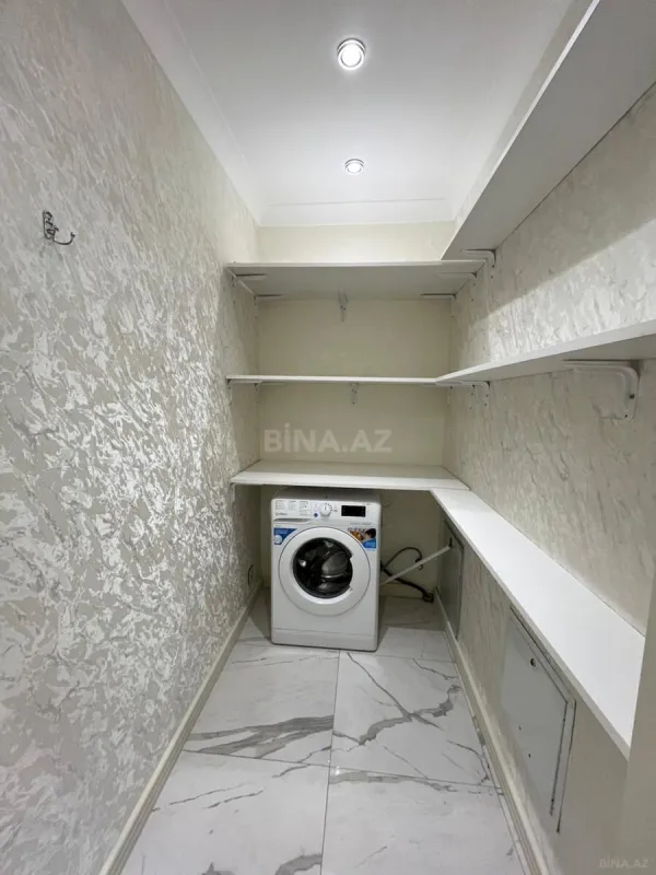 Satılır 4 otaqlı mənzil 191 m²