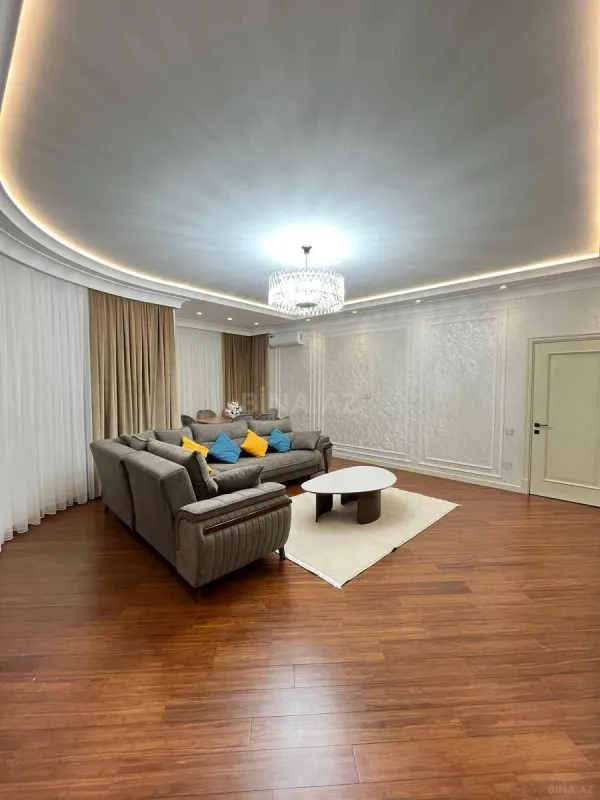 Satılır 4 otaqlı mənzil 191 m²