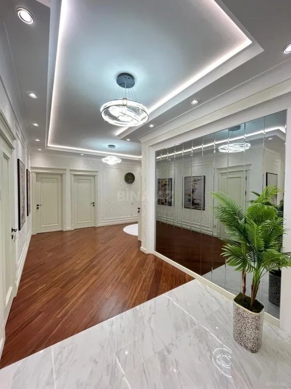 Satılır 4 otaqlı mənzil 191 m²