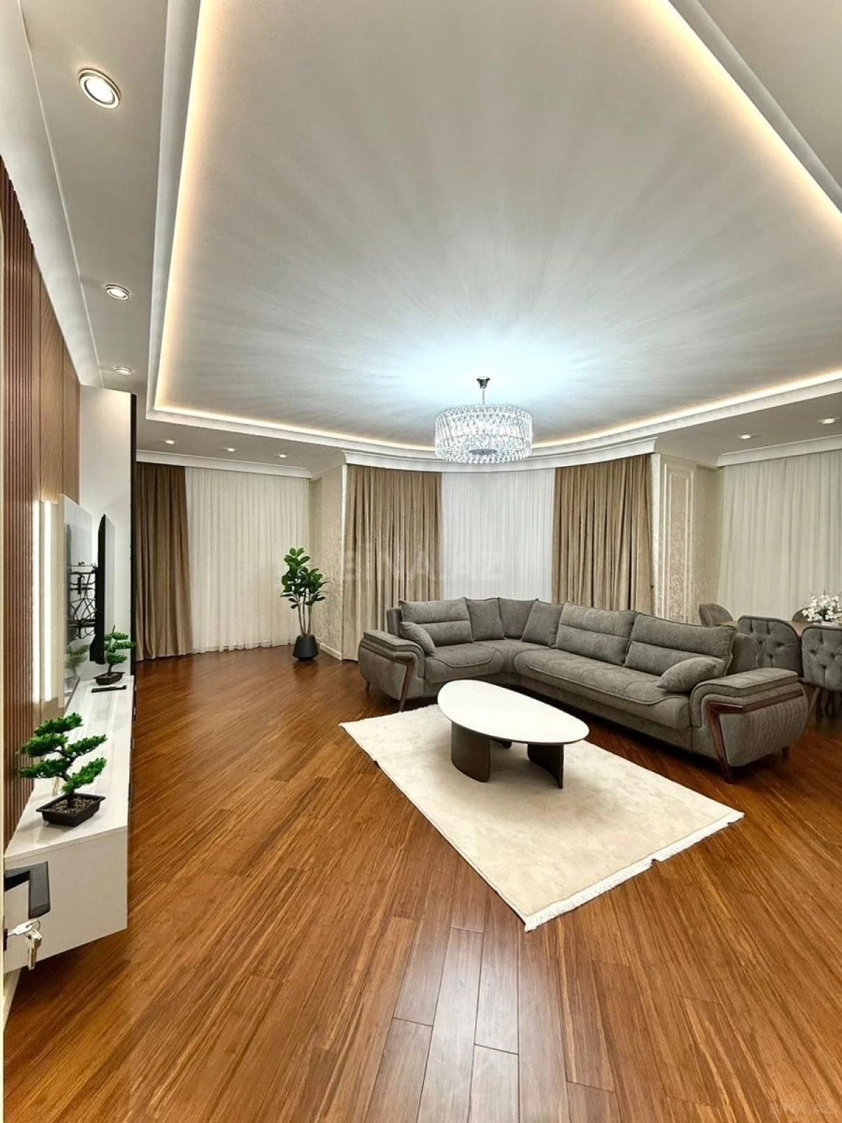 Satılır 4 otaqlı mənzil 191 m²