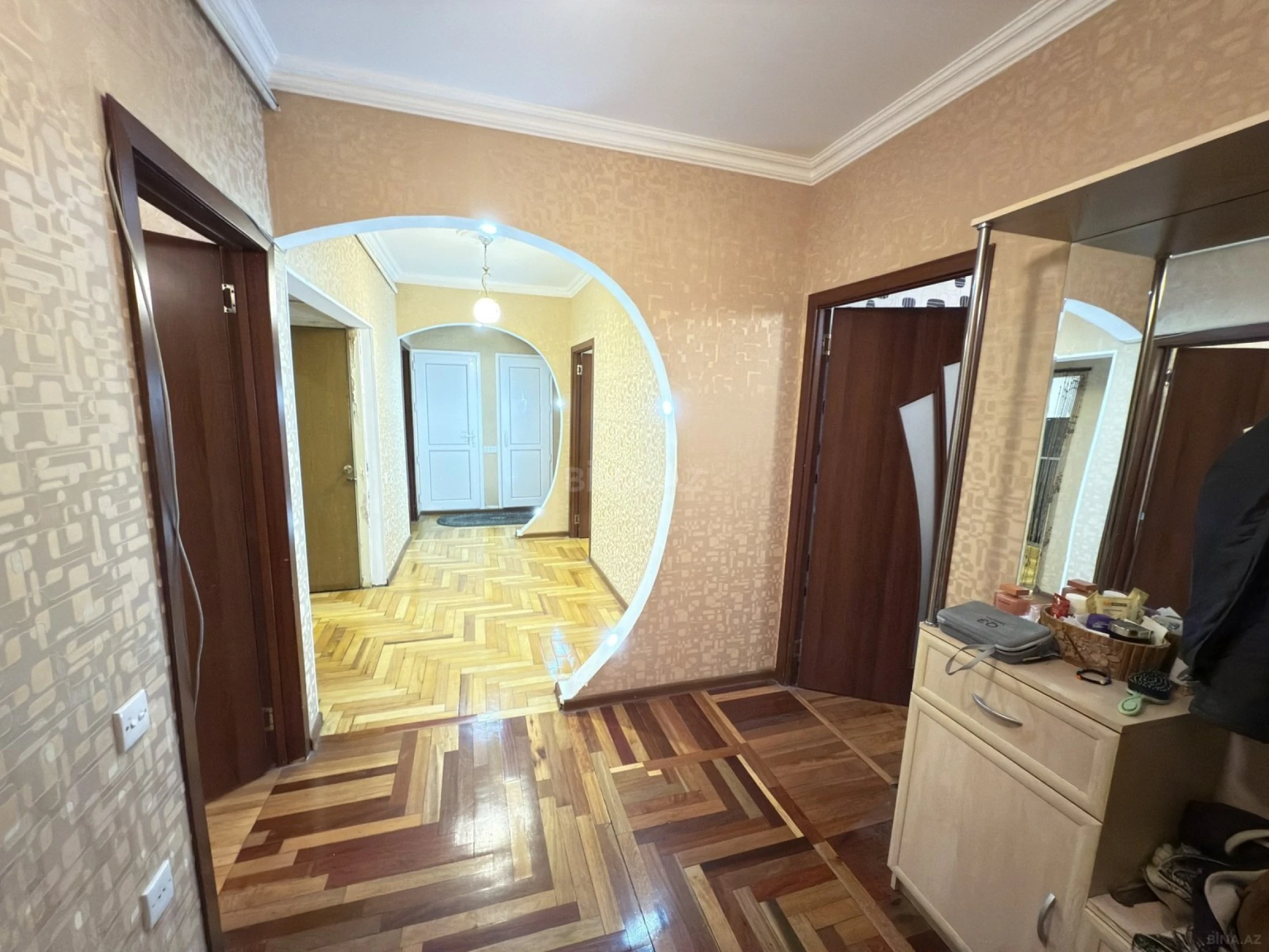 Satılır 5 otaqlı mənzil 115 m²