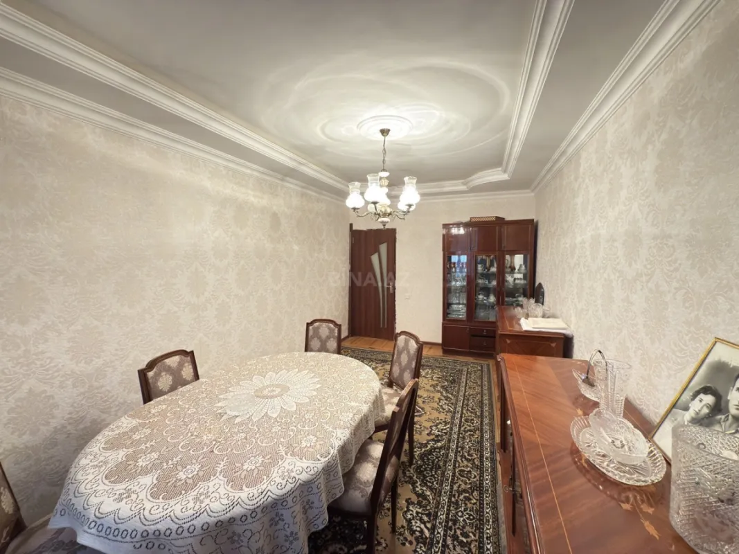 Satılır 5 otaqlı mənzil 115 m²