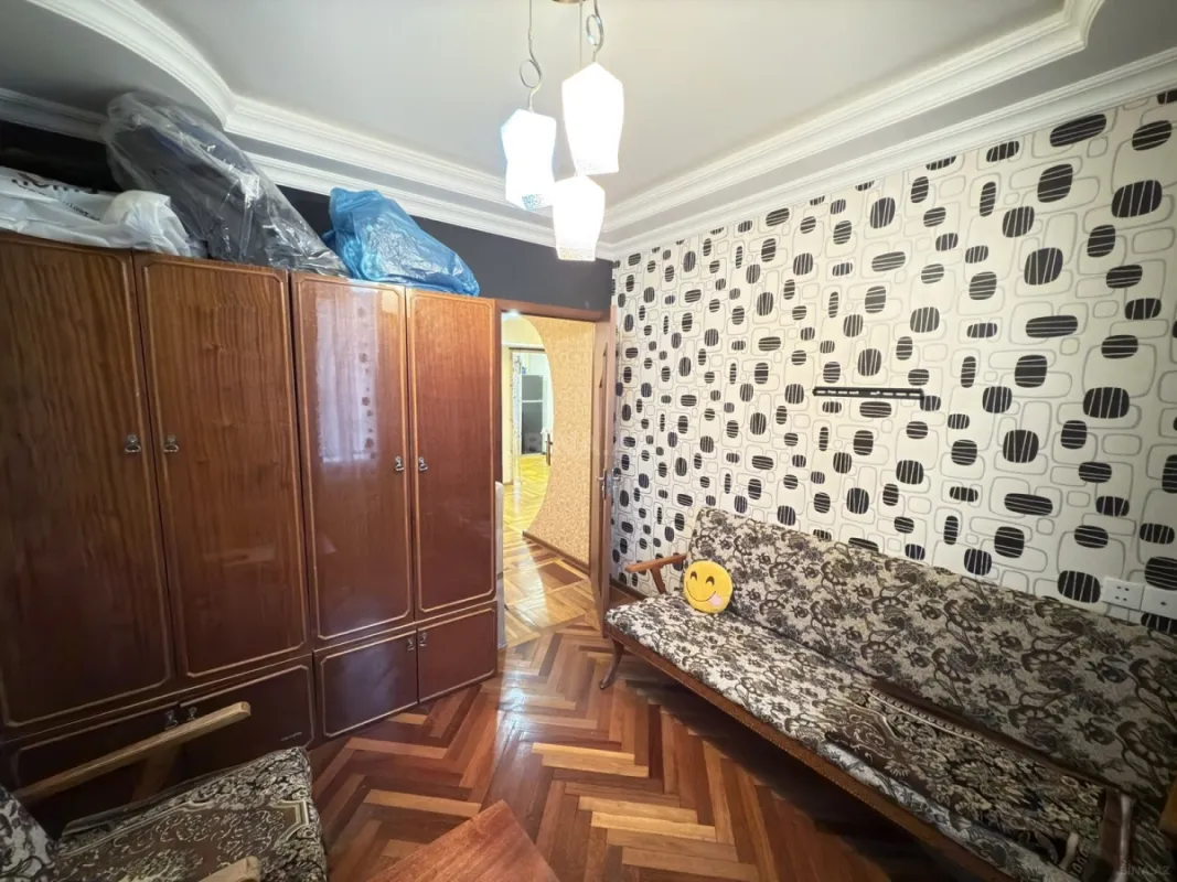 Satılır 5 otaqlı mənzil 115 m²