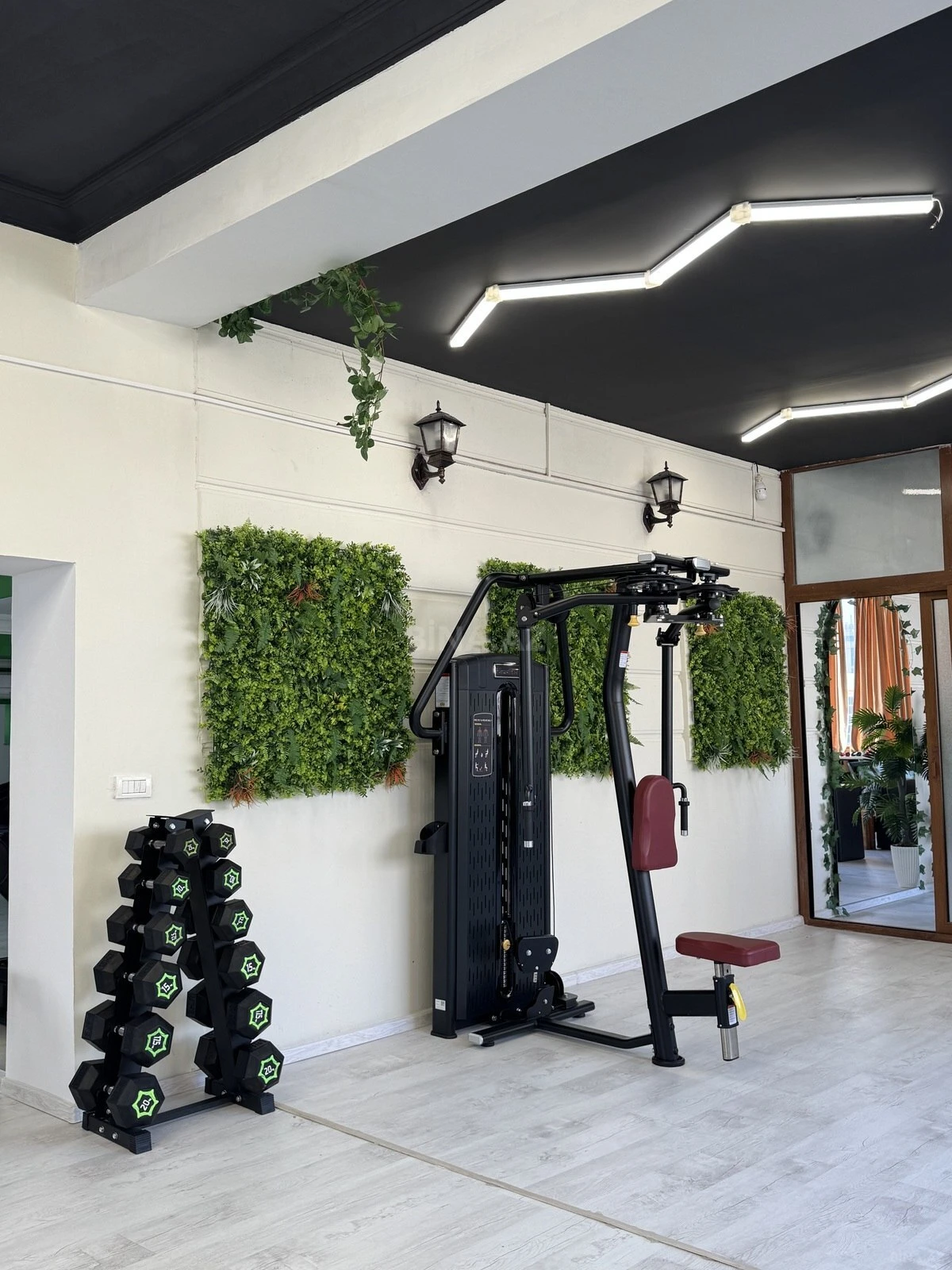 Kirayə verilir obyekt 220 m²