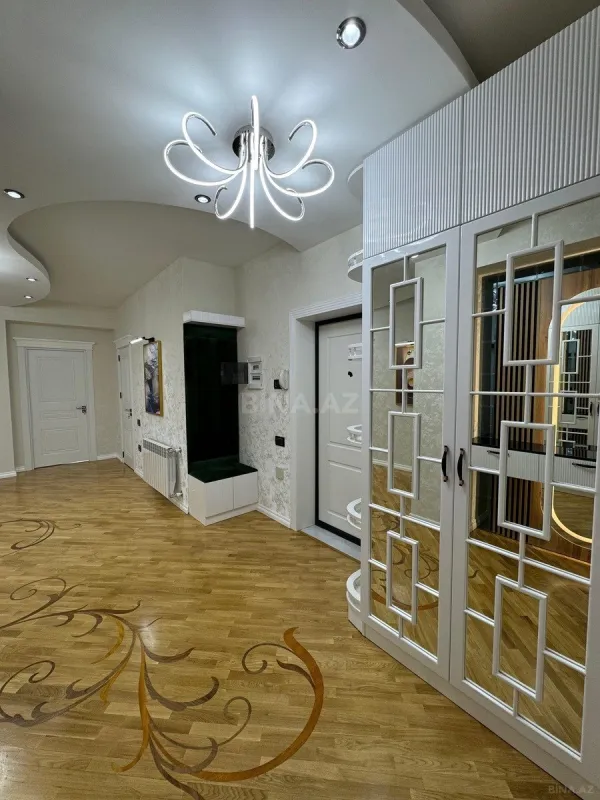 Kirayə verilir 3 otaqlı mənzil 150 m²