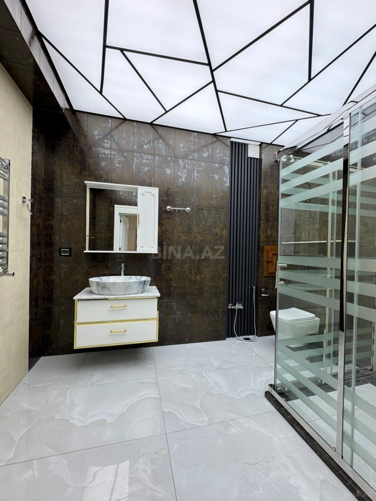 Kirayə verilir 3 otaqlı mənzil 150 m²