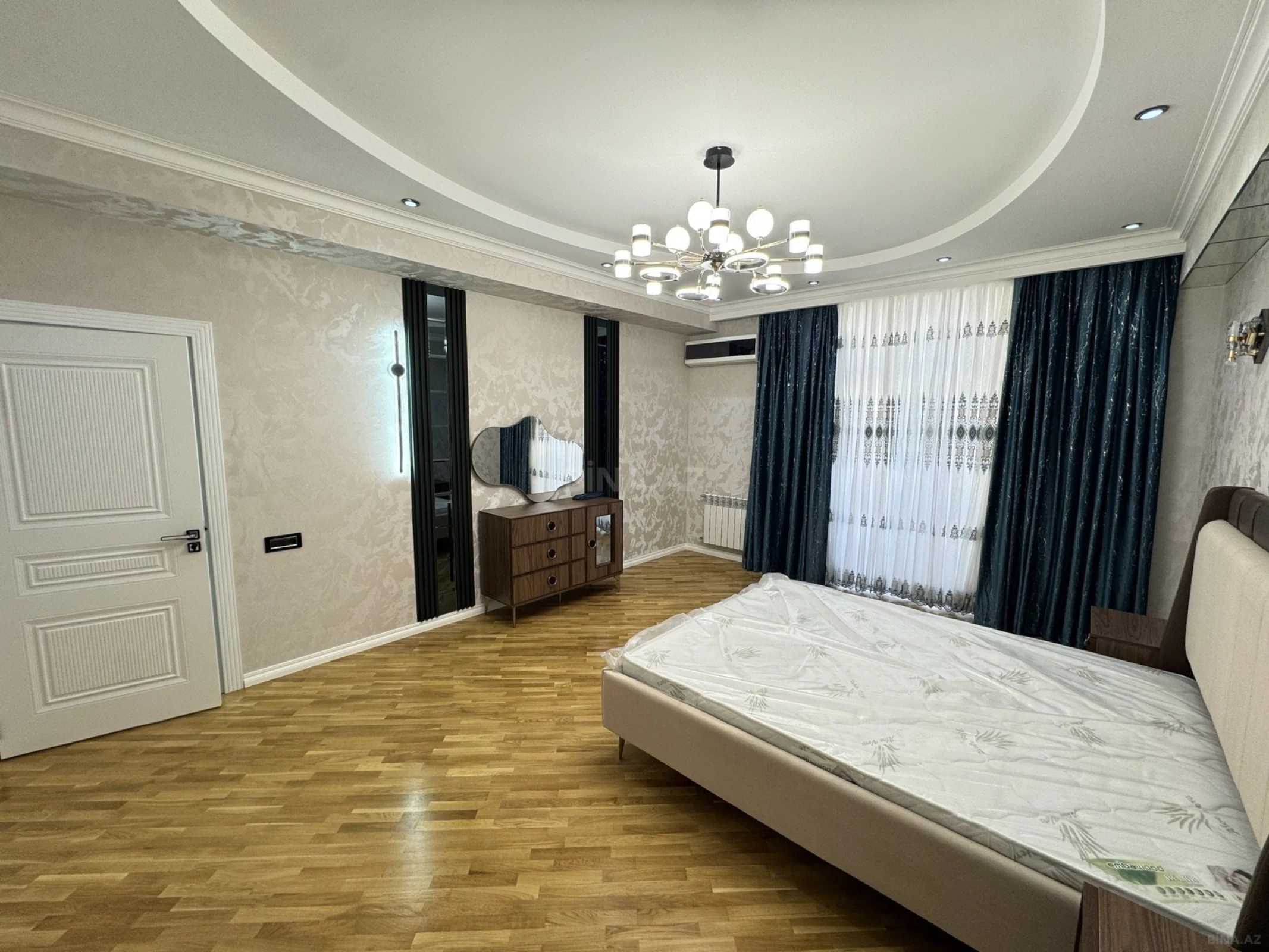 Kirayə verilir 3 otaqlı mənzil 150 m²