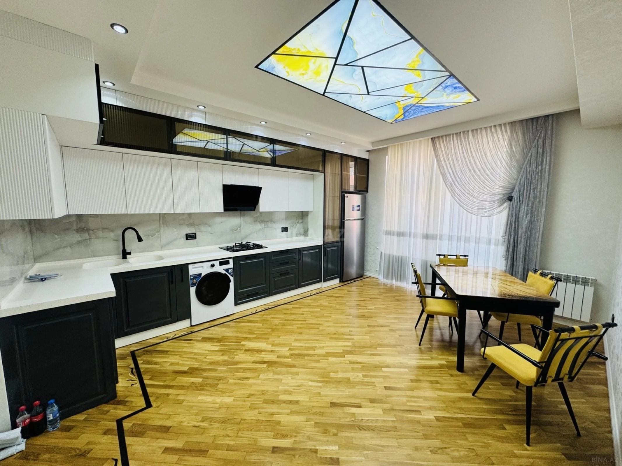 Kirayə verilir 3 otaqlı mənzil 150 m²