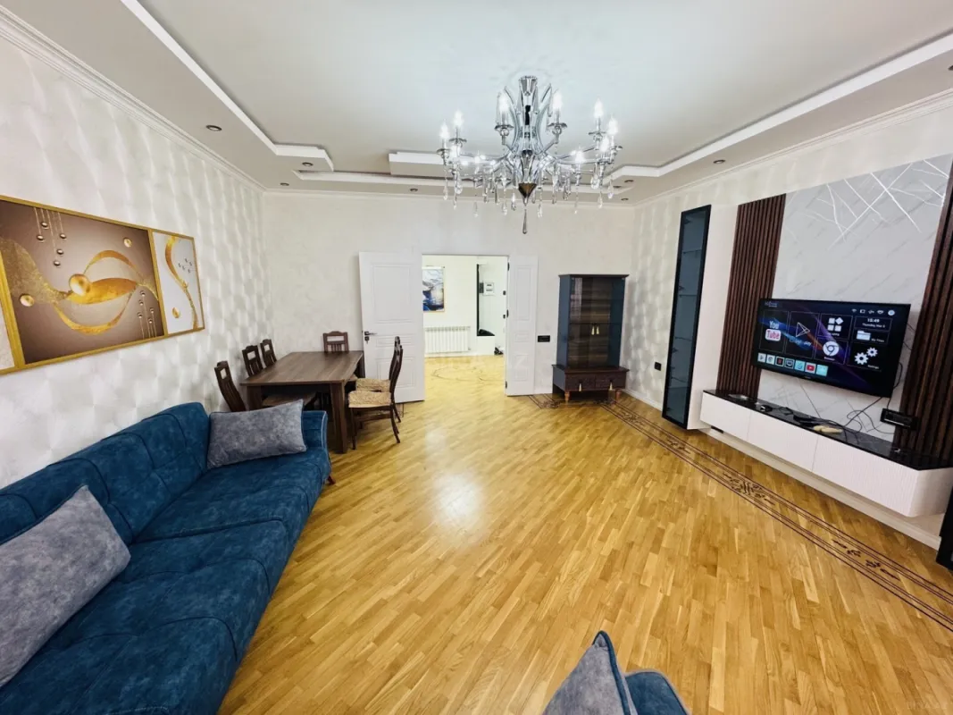 Kirayə verilir 3 otaqlı mənzil 150 m²
