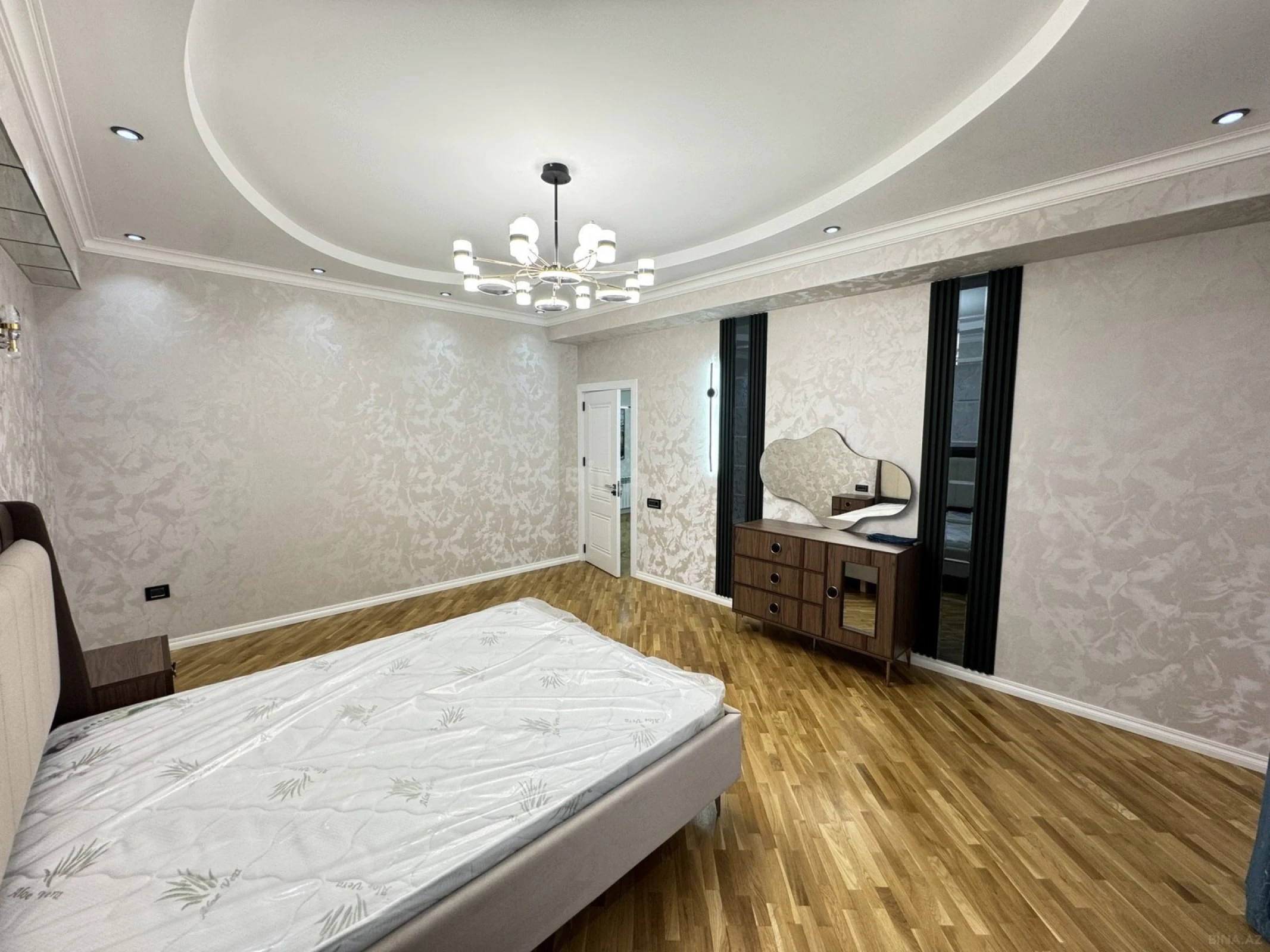 Kirayə verilir 3 otaqlı mənzil 150 m²